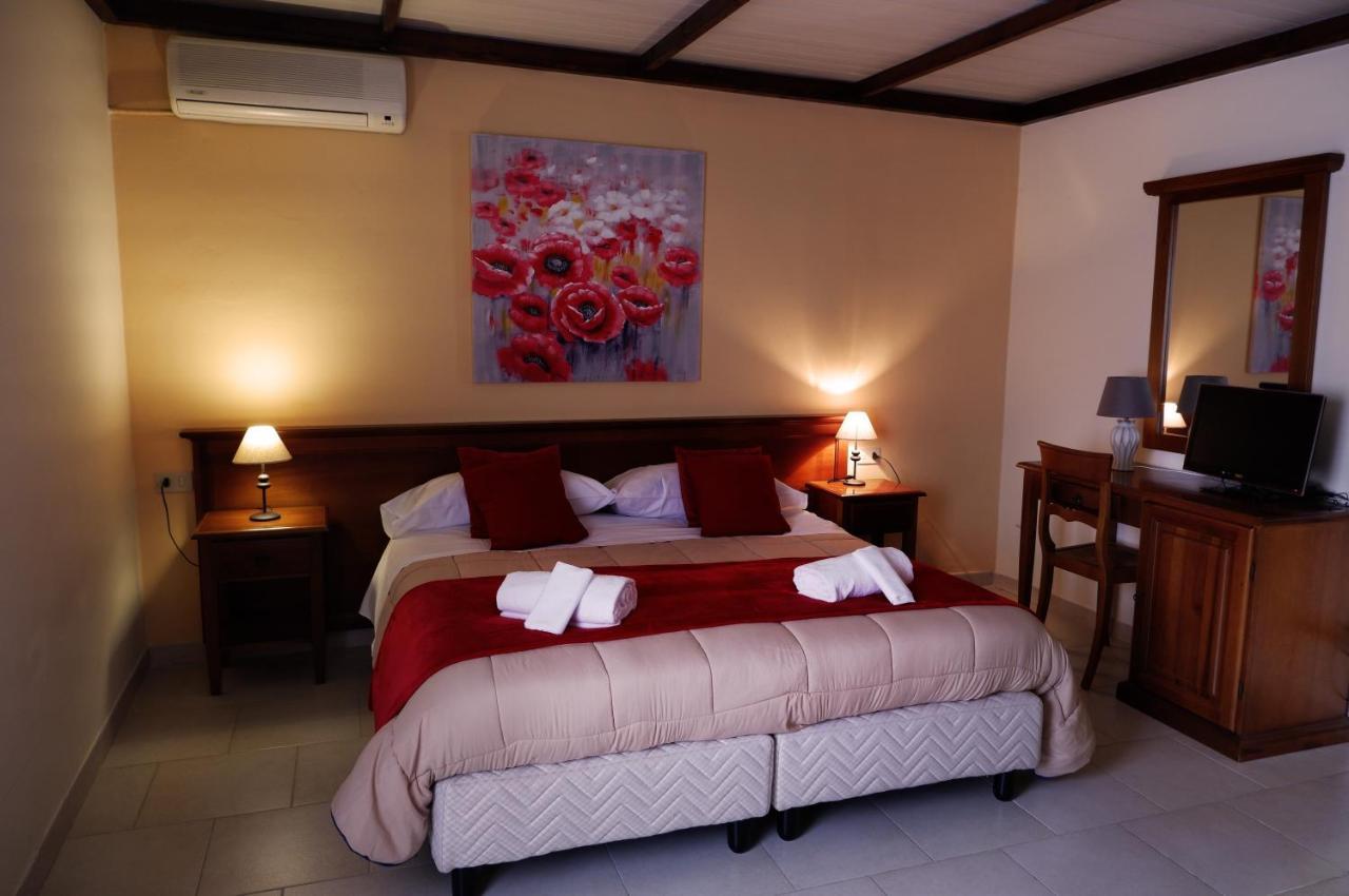 Hotel Borgo Antico Фабриано Экстерьер фото