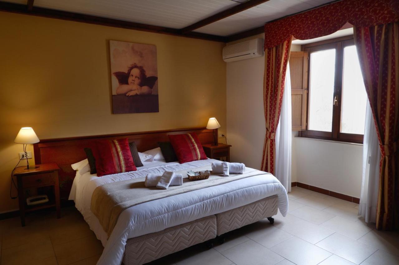Hotel Borgo Antico Фабриано Экстерьер фото