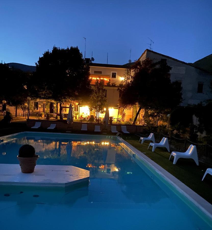 Hotel Borgo Antico Фабриано Экстерьер фото
