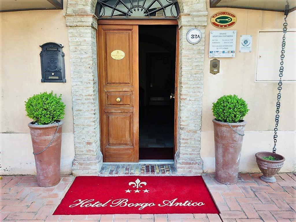Hotel Borgo Antico Фабриано Экстерьер фото