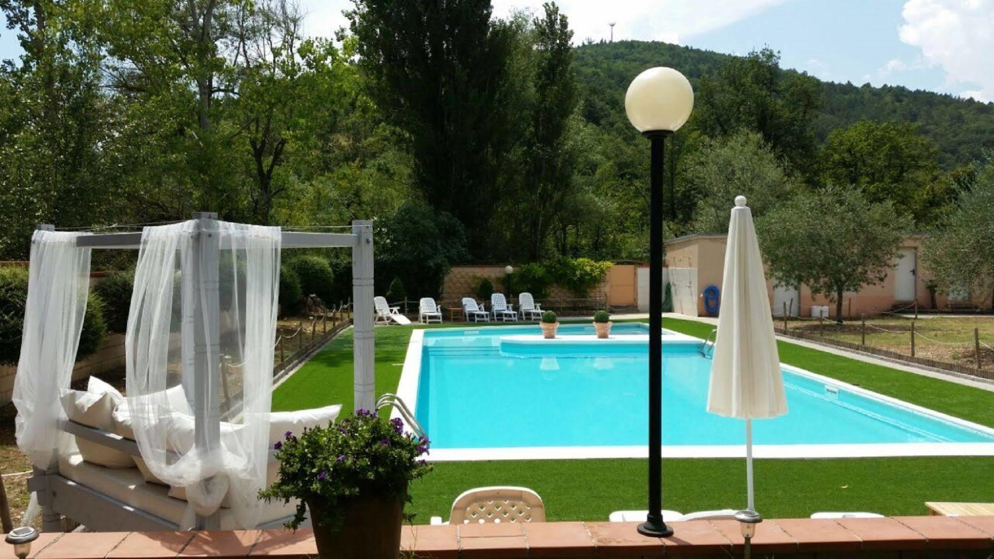 Hotel Borgo Antico Фабриано Экстерьер фото